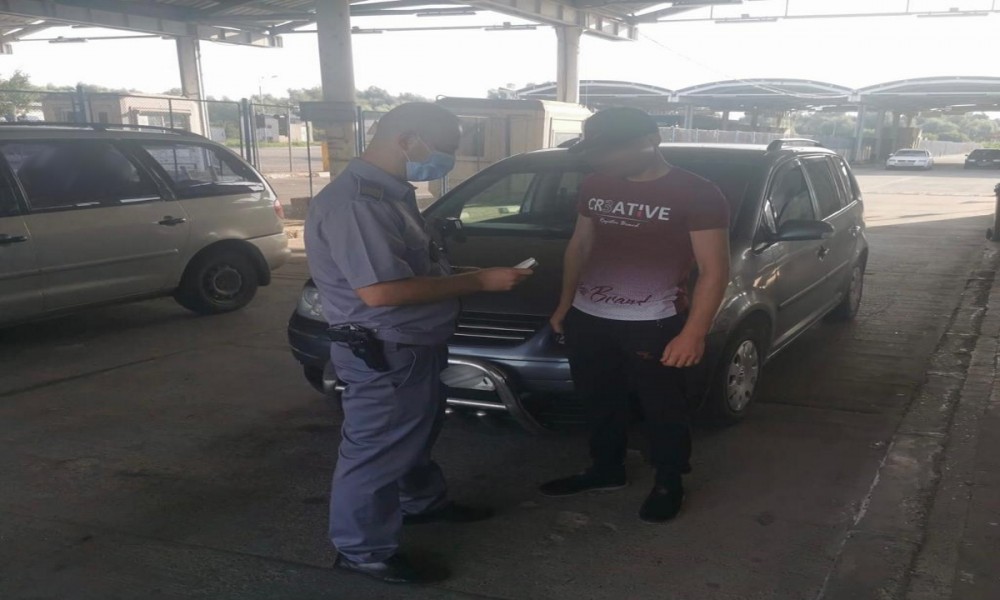 Un moldovean și-a procurat permis de conducere cu 1650 de euro, dar a ajuns cu el doar până la vamă